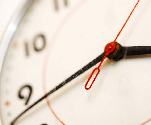 869459_web1_ClockTime