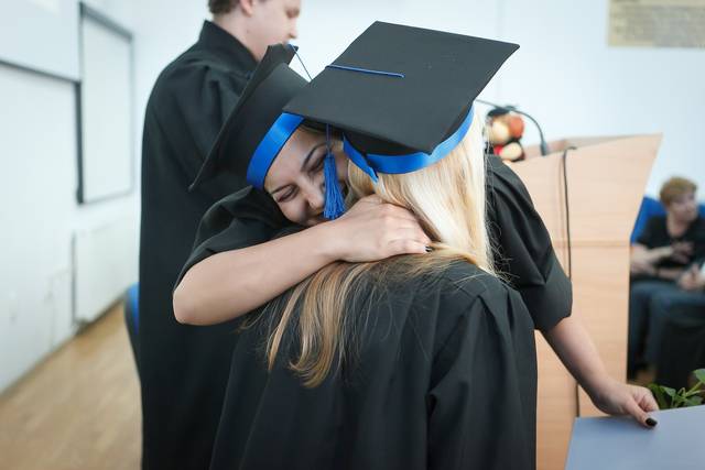 886093_web1_GraduationEducation