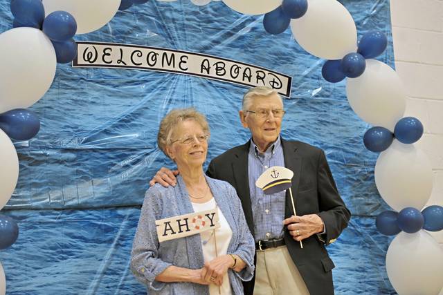 888086_web1_gtr-SeniorCitizenProm99-010319