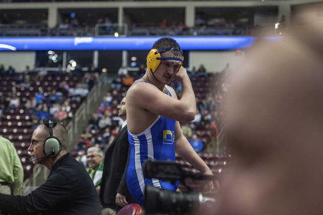 Derry’s DeLuca dealing with knee injury