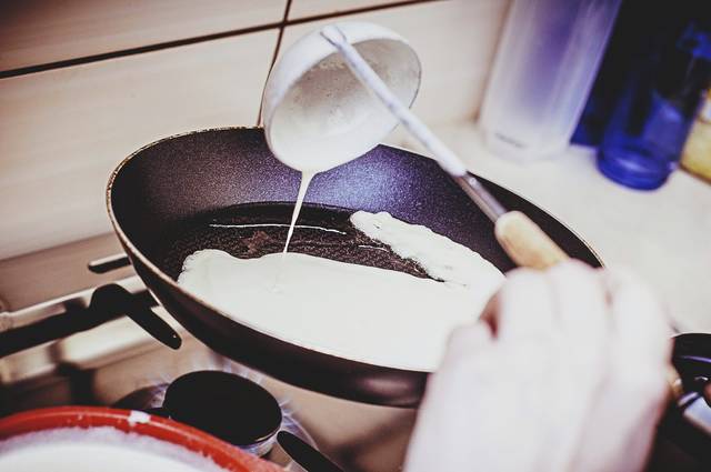 898750_web1_ptr-cookingpancake-031919