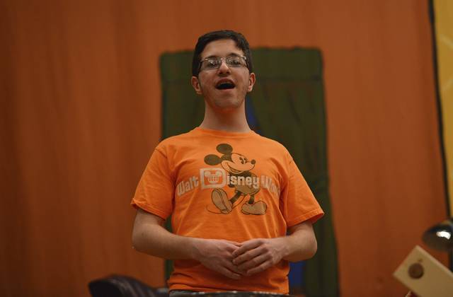 907939_web1_shr-BrentMusical2-040419
