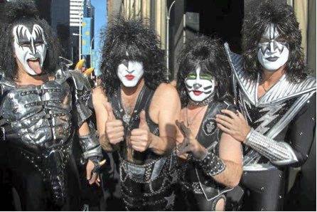 908257_web1_gtr-TK-KISS-band-032819