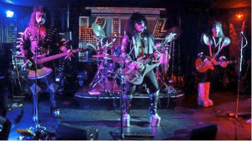 908257_web1_gtr-TK-KISS-duece-032819