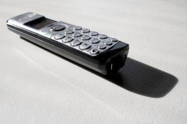 913313_web1_WEB-telephone