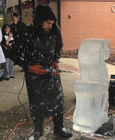 914365_web1_gtr-WCCCicesculpture2-032219