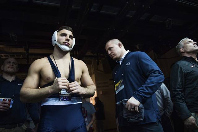 915307_web1_PTR-NCAAwrestle18-032219
