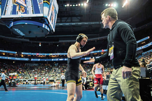 915307_web1_PTR-NCAAwrestle6-032219