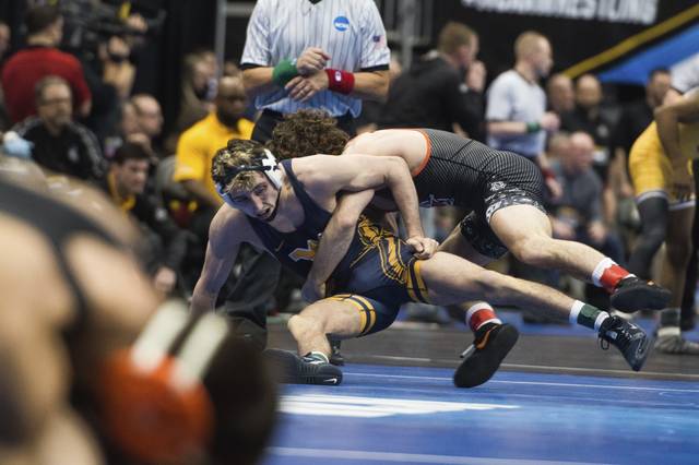 915307_web1_PTR-NCAAwrestle9-032219