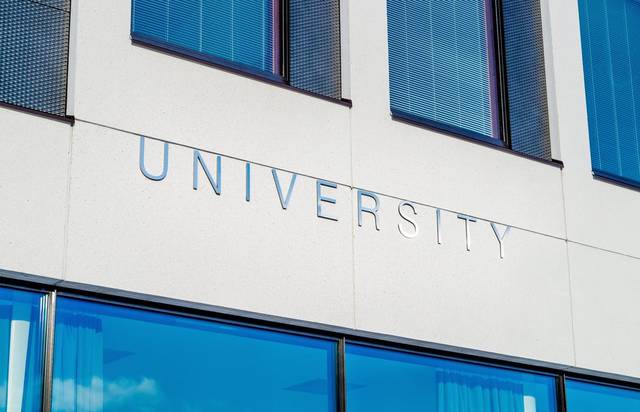 916236_web1_WEB-university