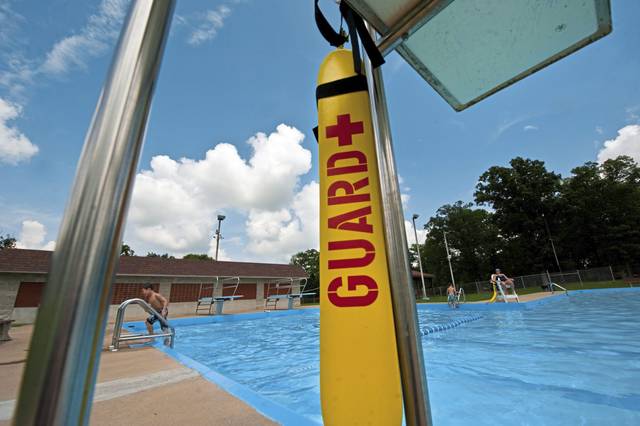 920545_web1_Ptr-lifeguards1-032219