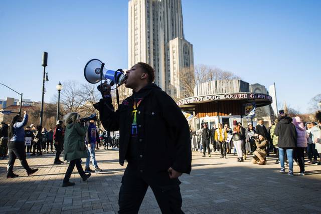 926228_web1_GTR-RoseProtests201-032419