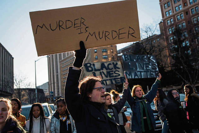 926228_web1_GTR-RoseProtests203-032419