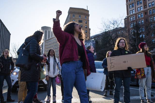 926228_web1_GTR-RoseProtests205-032419