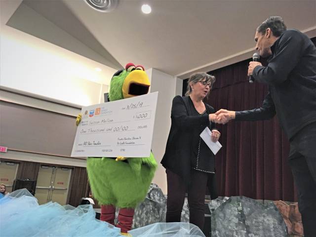 932348_web1_vnd-teacheraward02-032619