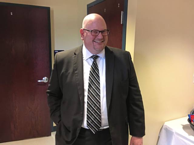 940029_web1_gtr-Norwinsuperintendent-032819
