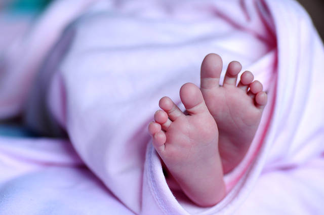 940425_web1_ptr-babyfeet-032819