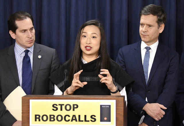 943613_web1_robocalls