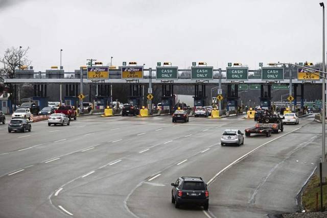 945367_web1_WEB-turnpike-toll-plaza