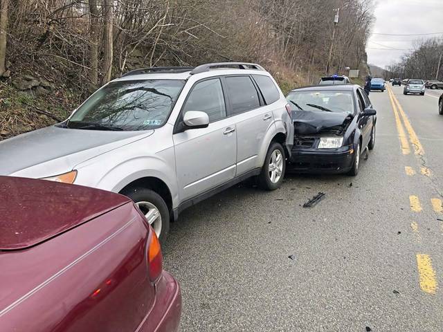 960628_web1_vnd-route819crash-040119