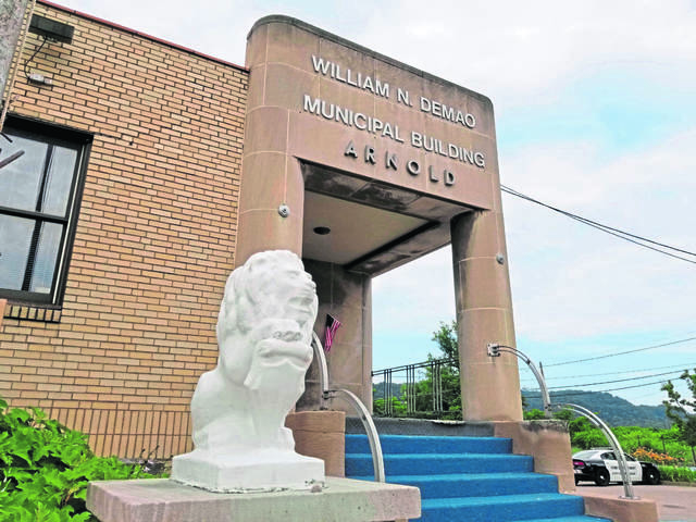 1005167_web1_web-arnoldcityhall