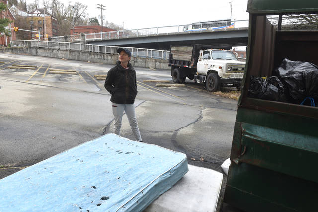 1011051_web1_Gtr-liv-535-browngarden2-041919