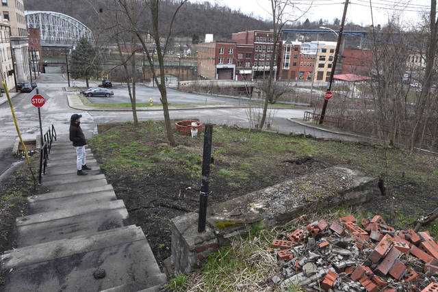 1011051_web1_Gtr-liv-535-browngarden5-041919