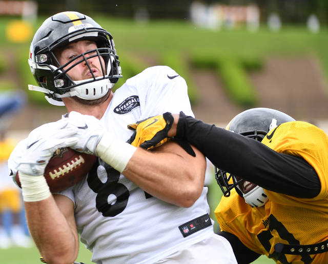 1033018_web1_gtr-steelers10-080318