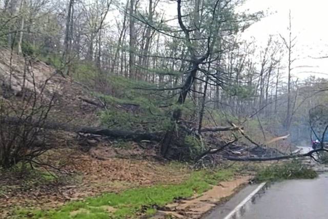 1054198_web1_ptr-landslide-042219