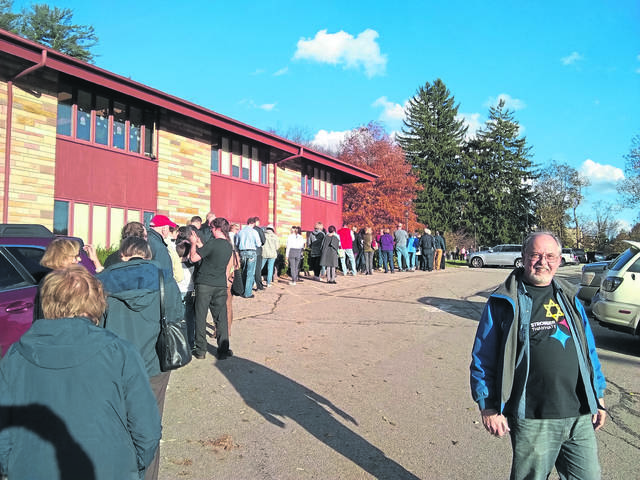 1061886_web1_Voting-line