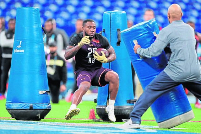 1067091_web1_NFL_Combine_Football_88090.jpg-55ea8