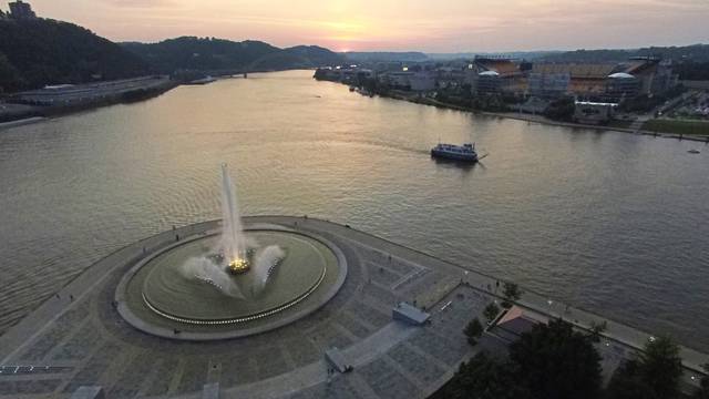 1068673_web1_web-PointFountain