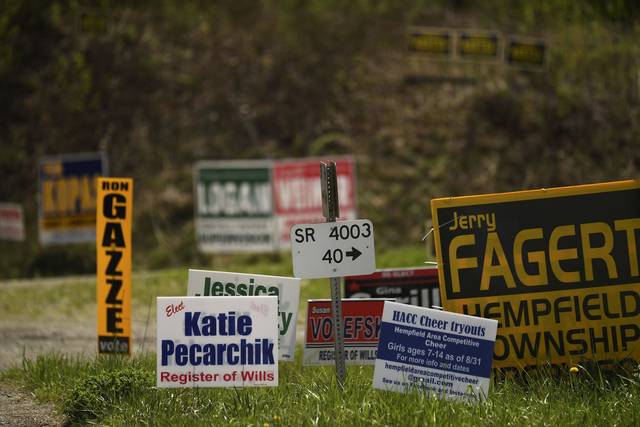 1073056_web1_gtr-politicalsigns-042619