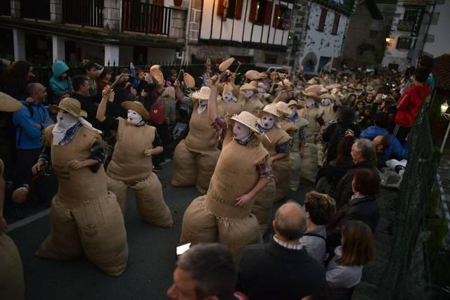 874684_web1_gtr-carnival08-031319