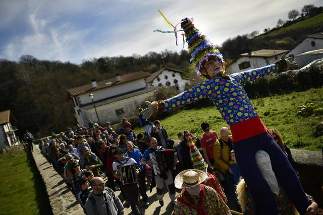 874684_web1_gtr-carnival10-031319