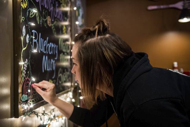 931901_web1_gtr-liv-chalkboard001-040719