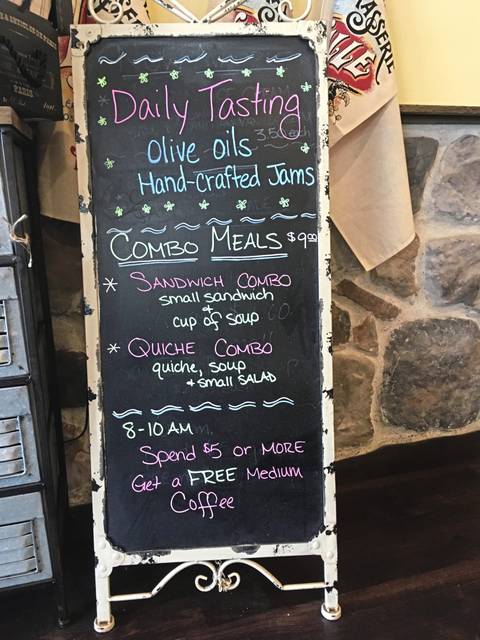 931901_web1_gtr-liv-chalkboards-french-040719