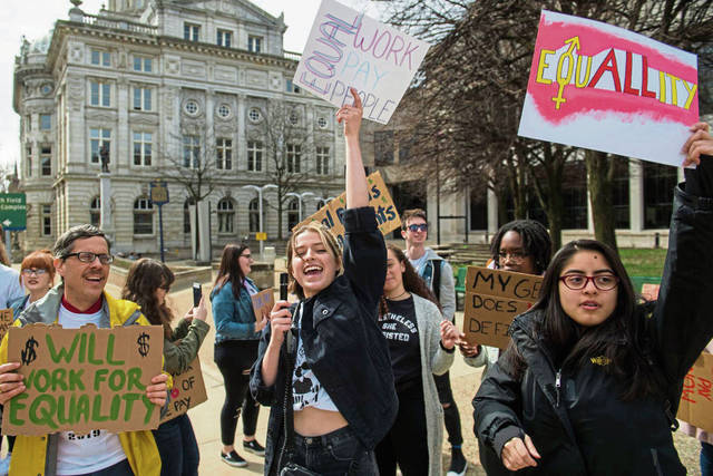 962030_web1_gtr-equalpayrally002-040319