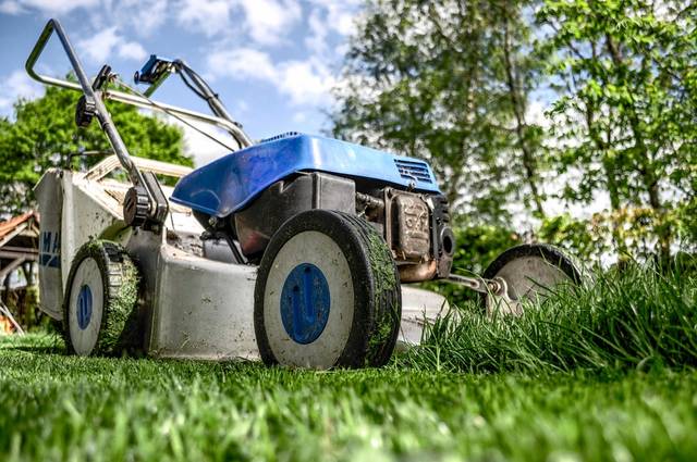 970288_web1_web-lawnmower