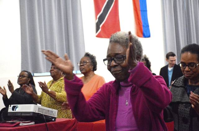 970727_web1_Php-prayerservice17-041119
