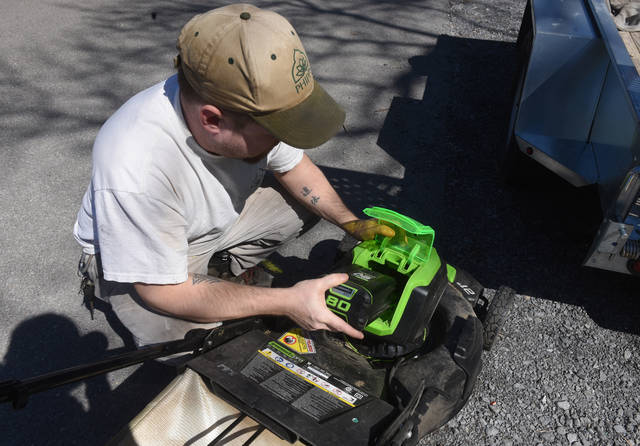 977719_web1_gtr-liv-535-mowers7-041219
