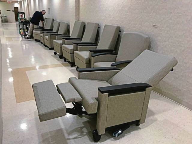 993422_web1_her-stmargchairs-041819