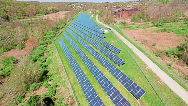 1099936_web1_ptr-SolarFarm02