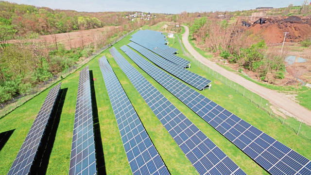1099936_web1_ptr-SolarFarm03