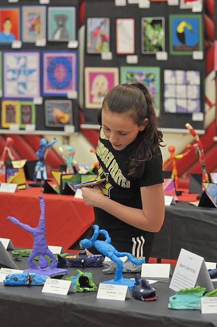 1120140_web1_nj-lo-artshow2-051619