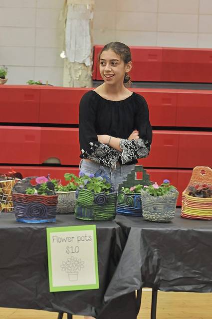 1120140_web1_nj-lo-artshow3-051619