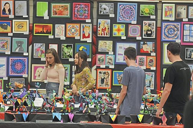 1120140_web1_nj-lo-artshow4-051619