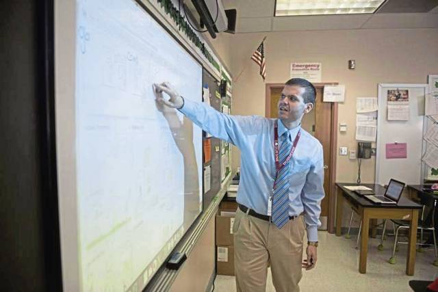 1121029_web1_nj-PAteacherofyear-051619