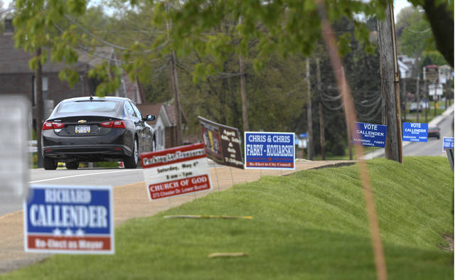 1121680_web1_-VND-PoliticalSigns-050119