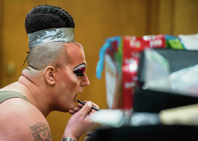 1129218_web1_gtr-DragQueenBingo03-031119-